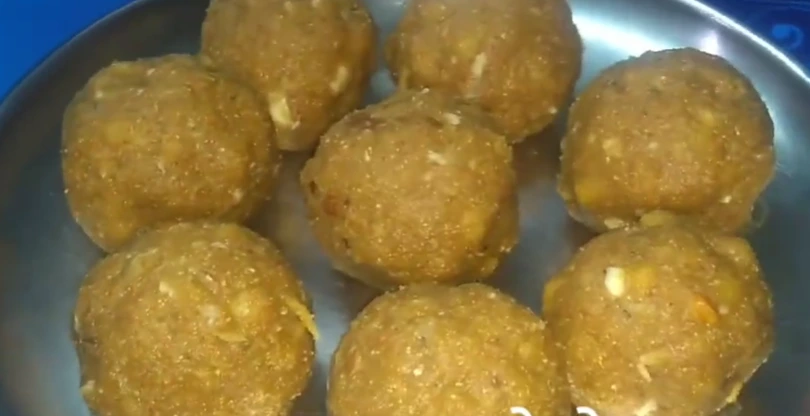 Aate Gud Ke Laddu
